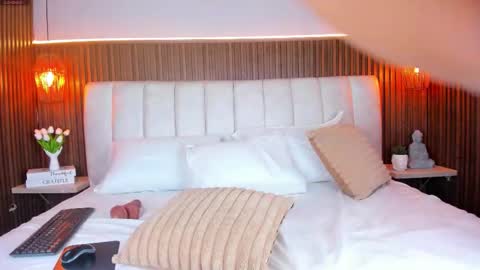 Sara Vega online show from February 26, 2026, 4:55 am