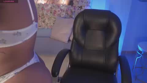 Sara Winstone online show from March 14, 2026, 9:42 pm