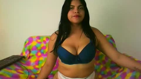 saray_we online show from December 1, 2025, 1:43 am