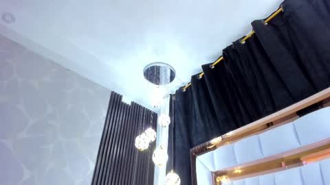 Snapshot of sarayroyse chatting on November 12, 2025, 7:35 pm Saray online show from November 12, 2025, 7:35 pm