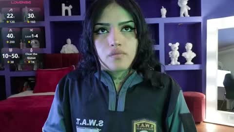 Sari  online show from October 26, 2025, 9:21 pm