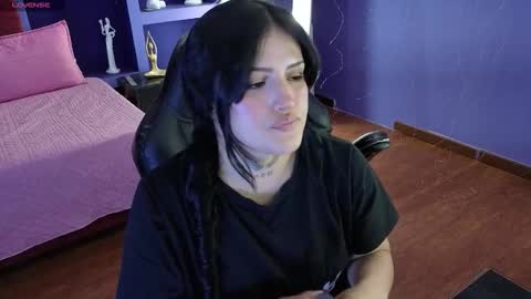 Sari  online show from December 15, 2025, 9:19 pm