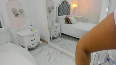 sarit_ online show from May 10, 2026, 11:48 am