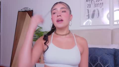 Sara online show from October 25, 2025, 9:42 pm