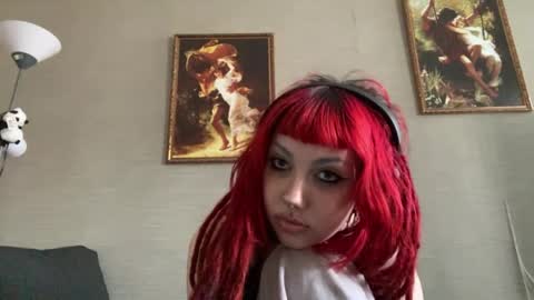 Mia online show from May 9, 2026, 4:01 pm