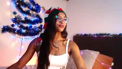 sasha_bowei online show from December 18, 2025, 2:39 am