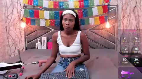 Snapshot of sasha_brownie_ chatting on June 25, 2026, 12:20 pm Sasha online show from June 25, 2026, 12:20 pm