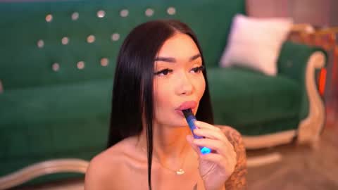 Dennise online show from March 10, 2025, 7:40 pm