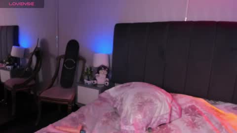 Snapshot of sashajune chatting on January 21, 2025, 12:04 am selene online show from January 21, 2025, 12:04 am