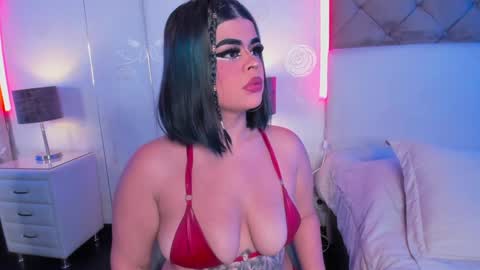 Snapshot of sashajune chatting on February 4, 2025, 8:06 pm selene online show from February 4, 2025, 8:06 pm