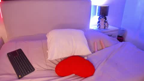 Snapshot of sashajune chatting on February 23, 2025, 1:02 am selene online show from February 23, 2025, 1:02 am