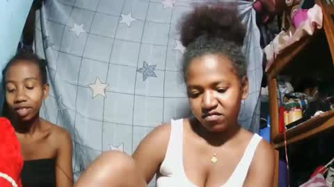 sasivia08 online show from April 13, 2026, 9:53 pm