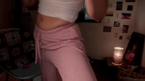 Snapshot of sassy_xyou chatting on February 5, 2025, 9:40 pm Ms. Oh   online show from February 5, 2025, 9:40 pm