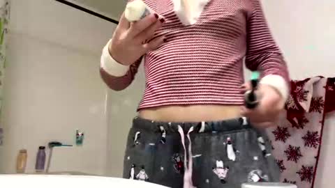 sassysquirtsmmm online show from December 22, 2025, 4:48 pm