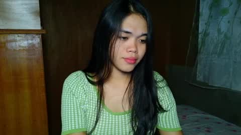 Snapshot of saszzyyumiie chatting on June 1, 2026, 11:45 am saszzyyumiie online show from June 1, 2026, 11:45 am