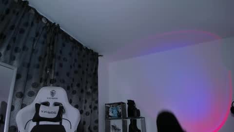    im expecting 300 thumbs up on my altar online show from March 9, 2025, 11:14 pm