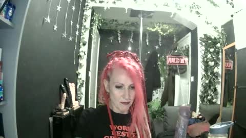 Snapshot of saucysky chatting on June 1, 2026, 9:05 pm SaucySky online show from June 1, 2026, 9:05 pm