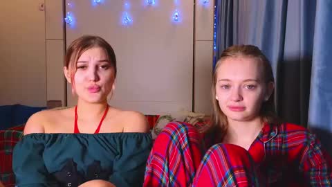 Snapshot of sav_anna chatting on December 25, 2024, 5:15 pm LUNA and ANNA    online show from December 25, 2024, 5:15 pm