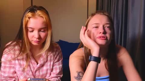 Snapshot of sav_anna chatting on January 8, 2025, 5:37 pm LUNA and ANNA    online show from January 8, 2025, 5:37 pm