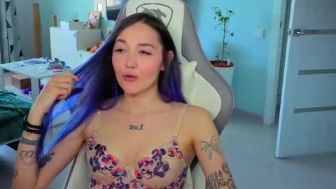 Snapshot of savage_lust_ chatting on June 5, 2026, 3:57 am Ariel online show from June 5, 2026, 3:57 am