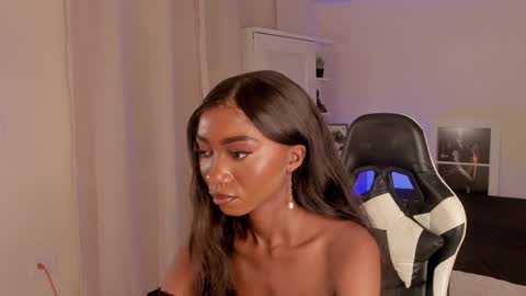 Snapshot of savannahwildee chatting on December 17, 2024, 10:00 pm Savannahwildee online show from December 17, 2024, 10:00 pm