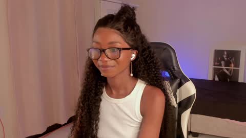 Snapshot of savannahwildee chatting on December 21, 2024, 9:36 pm Savannahwildee online show from December 21, 2024, 9:36 pm