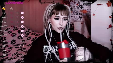 Snapshot of say_mary chatting on January 7, 2025, 9:25 pm pronoun she. name Mary. age 21. online show from January 7, 2025, 9:25 pm