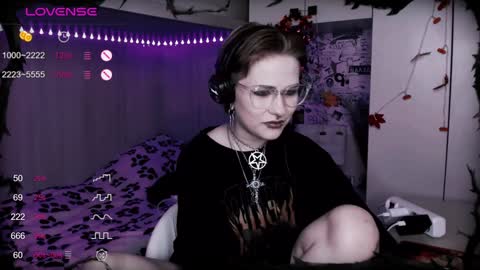 Snapshot of say_mary chatting on January 14, 2025, 12:11 am pronoun she. name Mary. age 21. online show from January 14, 2025, 12:11 am