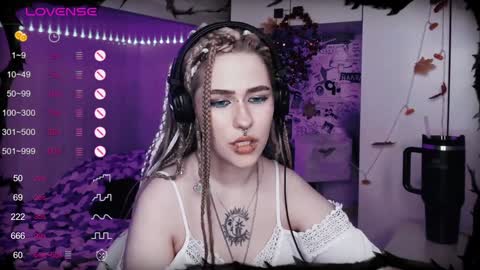 Snapshot of say_mary chatting on January 20, 2025, 5:37 pm pronoun she. name Mary. age 21. online show from January 20, 2025, 5:37 pm