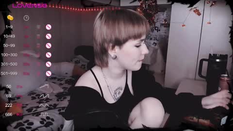 Snapshot of say_mary chatting on February 16, 2025, 9:27 pm pronoun she. name Mary. age 21. online show from February 16, 2025, 9:27 pm