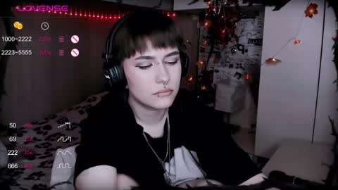 Snapshot of say_mary chatting on February 18, 2025, 4:48 pm pronoun she. name Mary. age 21. online show from February 18, 2025, 4:48 pm