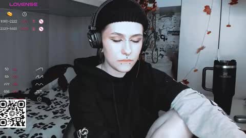 Snapshot of say_mary chatting on March 8, 2025, 11:16 am pronoun she. name Mary. age 21. online show from March 8, 2025, 11:16 am