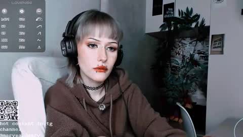 Snapshot of say_mary chatting on September 24, 2025, 6:44 pm pronoun she. name Mary. age 21. online show from September 24, 2025, 6:44 pm