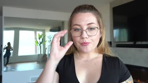 Snapshot of scarlajade chatting on December 4, 2024, 10:19 pm scarlajade online show from December 4, 2024, 10:19 pm