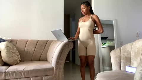 scarle222421 online show from January 3, 2025, 6:14 pm