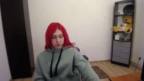 scarlet__flower_ online show from February 26, 2026, 11:31 am