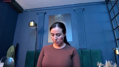 Scarlet Edwars online show from March 25, 2026, 7:42 pm