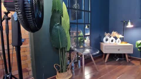 Scarlet Edwars online show from April 21, 2026, 7:06 pm