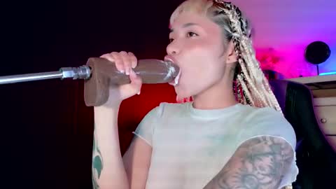 scarlet_gold online show from January 17, 2026, 3:33 am