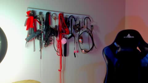 scarlet taylor kennedy online show from April 18, 2026, 7:58 pm