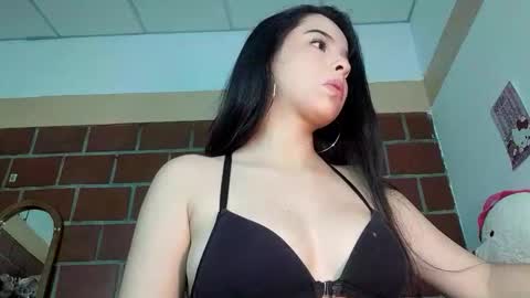 scarlet_muse18 online show from May 2, 2026, 3:39 pm