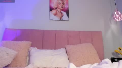 Scarlet  online show from February 28, 2026, 9:27 pm