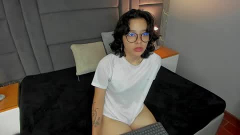 Snapshot of scarleth_blaze chatting on June 25, 2026, 3:39 am scarleth_blaze online show from June 25, 2026, 3:39 am