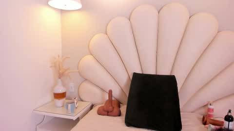 Scarleth online show from February 19, 2026, 12:56 pm