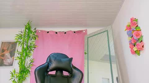 Snapshot of scarletjonesx chatting on February 3, 2026, 8:30 am Denis online show from February 3, 2026, 8:30 am