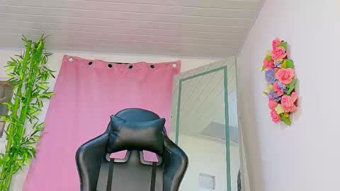 Snapshot of scarletjonesx chatting on February 14, 2026, 12:40 am Denis online show from February 14, 2026, 12:40 am