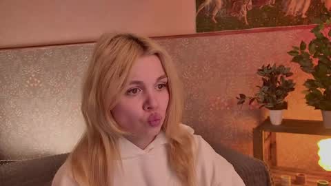 Snapshot of scarletmarney chatting on May 11, 2026, 4:15 pm scarletmarney online show from May 11, 2026, 4:15 pm