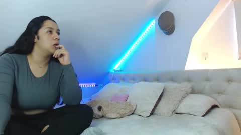 Snapshot of scarlett_evance chatting on October 18, 2025, 11:00 am Scarlett and Jazmin online show from October 18, 2025, 11:00 am