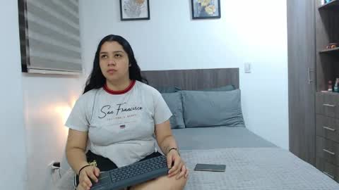 Scarlett and Jazmin online show from May 20, 2026, 9:37 am
