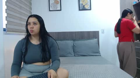 Scarlett and Jazmin online show from May 28, 2026, 11:07 am